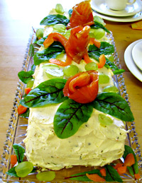 Savulohi-voileipäkakku